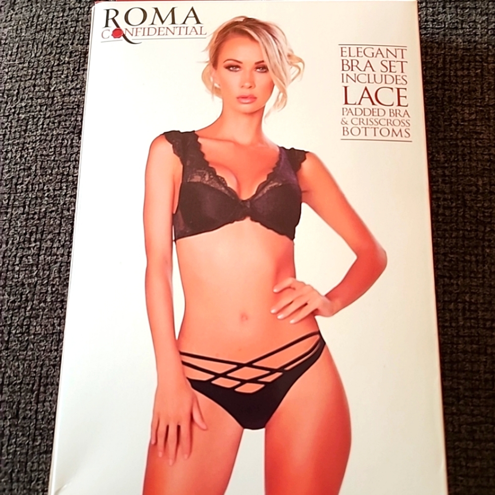 Roma Confidential Lace Bra Set - Elegant Black Lingerie with Crisscross Bottoms
